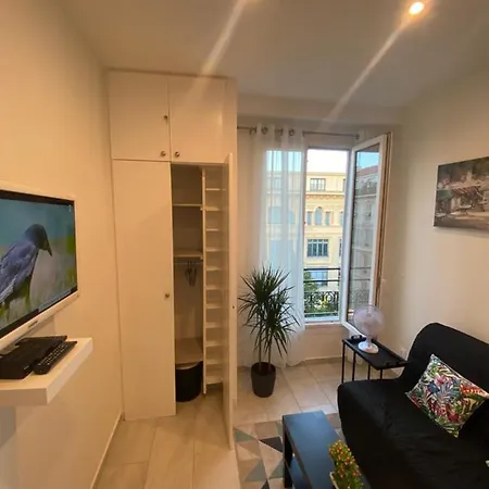 Sur Avenue Jean Medecin A