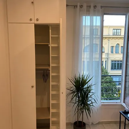 Sur Avenue Jean Medecin A Nice